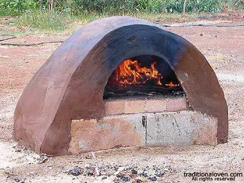 Picture of Tony's first adobe wood burning oven.