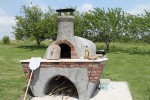 Firebrick oven for cooking pizzas