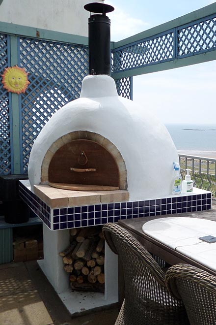 Dome pizza oven